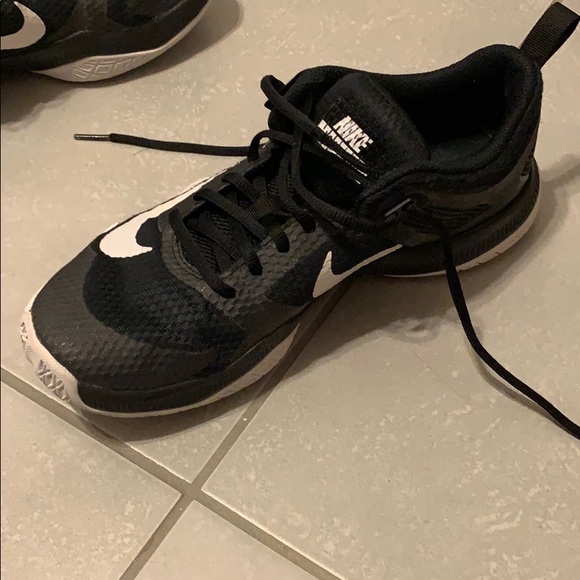 Volleyball Shoes - Picture 1 of 3